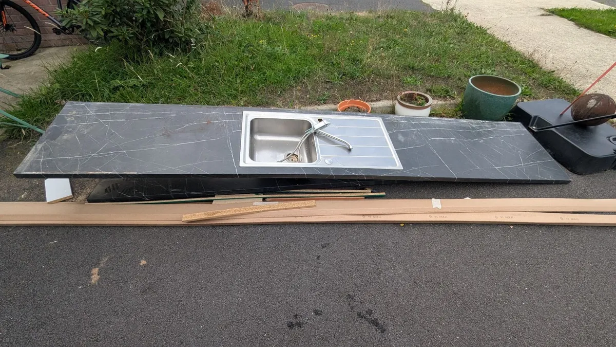 Kitchen sink and worktop