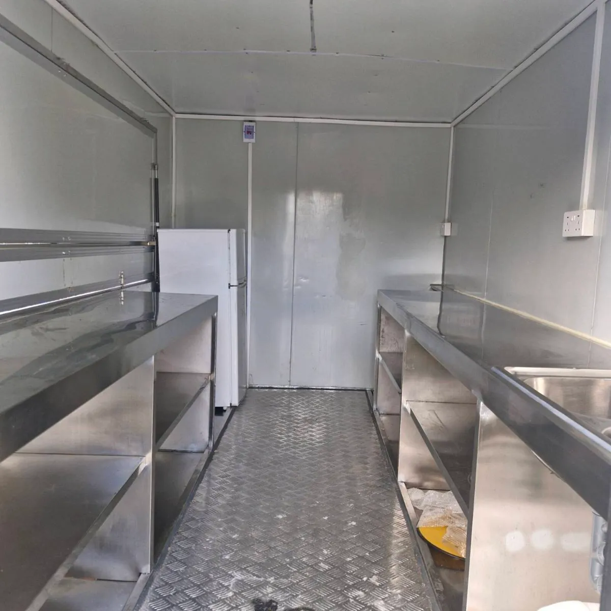 Mobile catering trailer deposit taken - Image 4