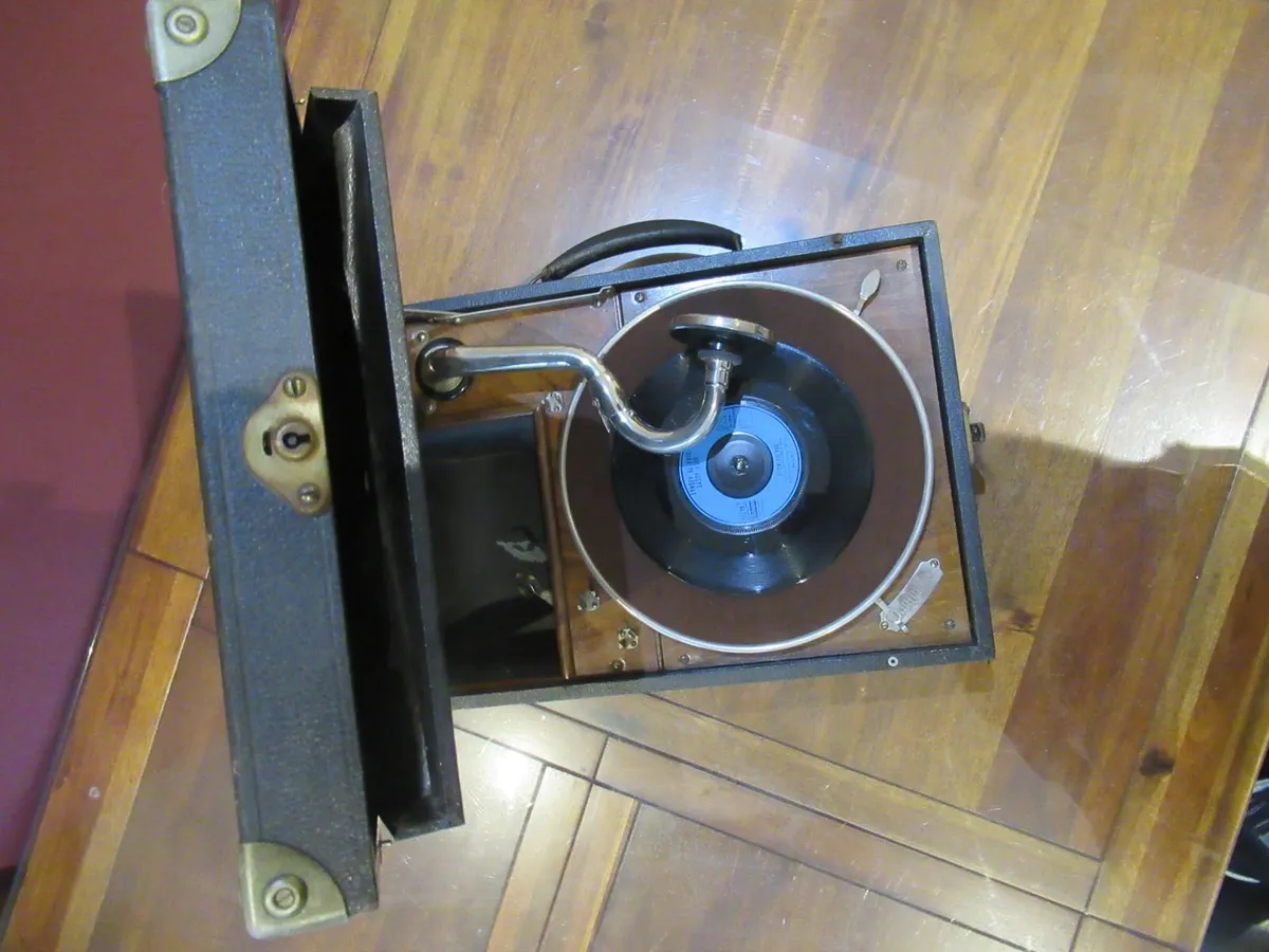 antique vintage gramophone pub cave music cottage - Image 3