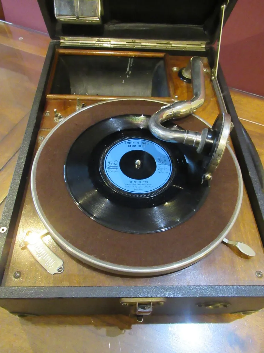 antique vintage gramophone pub cave music cottage - Image 1