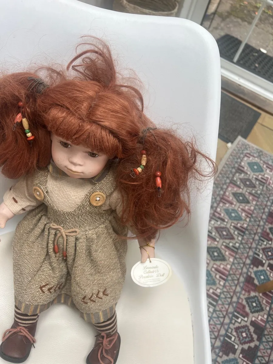Porcelain peasant Irish doll - Image 4