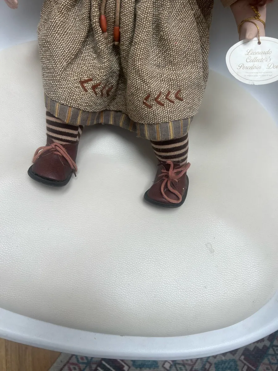 Porcelain peasant Irish doll - Image 3