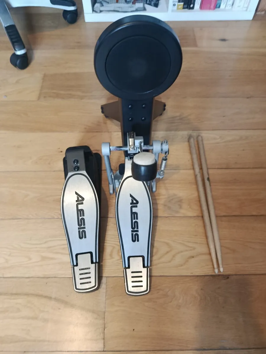 Alesis DM7X electronic drum kit - Image 2