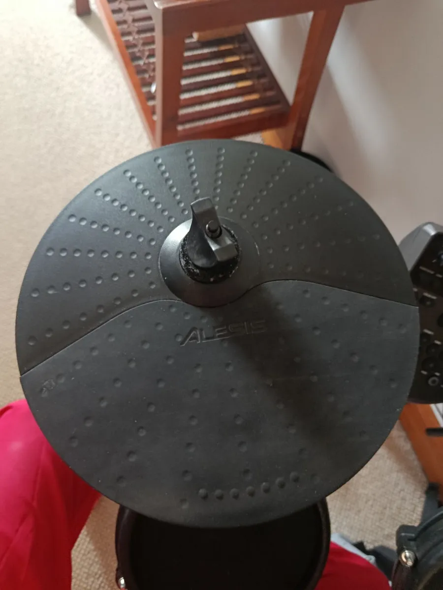 Alesis DM7X electronic drum kit - Image 4