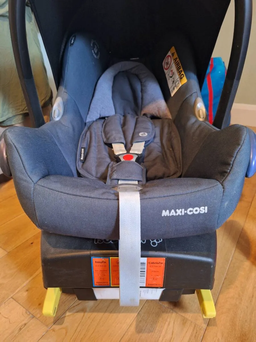 Maxi cosi Car seat/Isofix base - Image 1