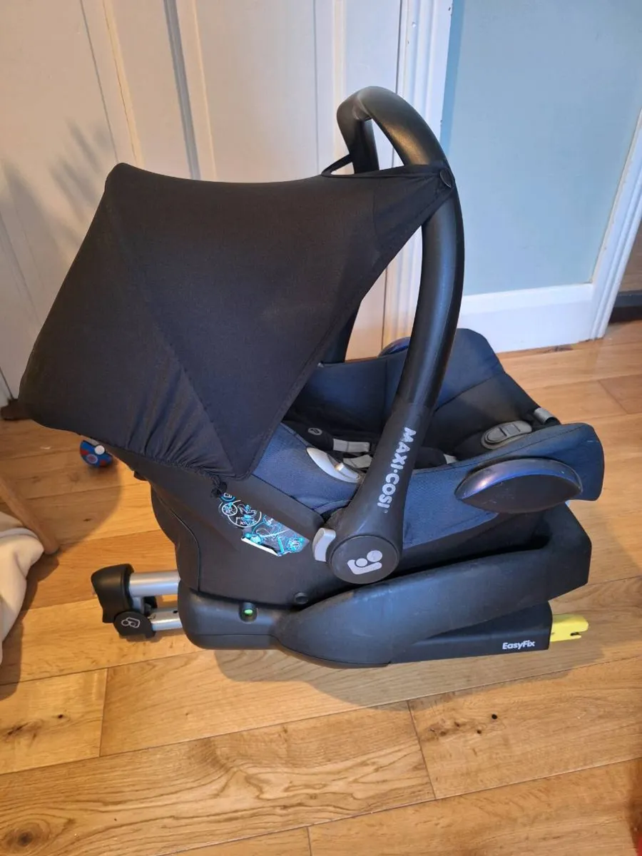 Maxi cosi Car seat/Isofix base - Image 2