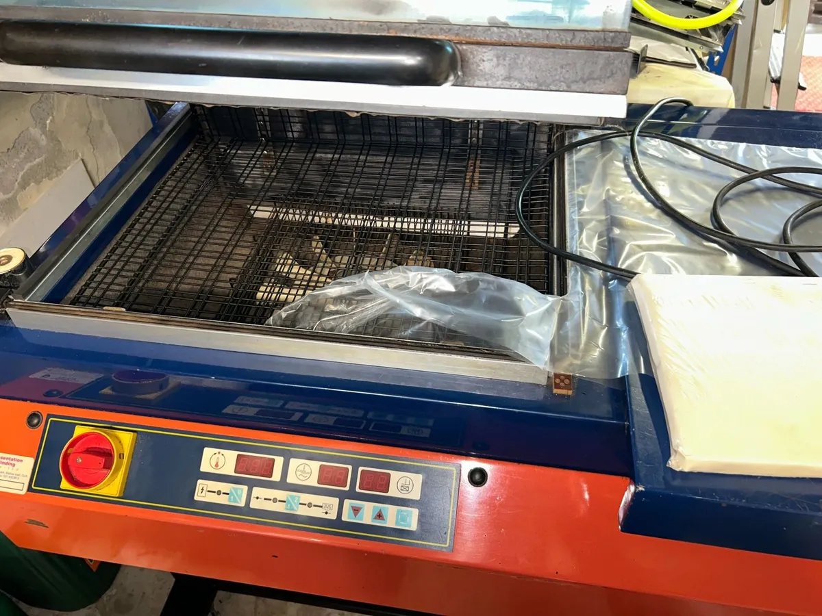 Shrink Wrapping Machine - Image 4