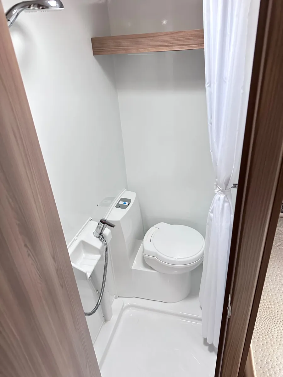 ✨STUNNING SWIFT SPRITE QUATTRO 6 BERTH✨ - Image 4