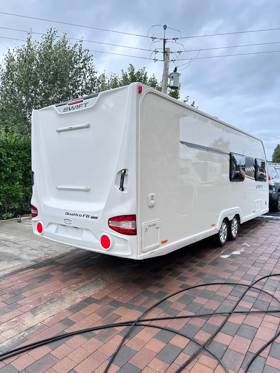 ✨STUNNING SWIFT SPRITE QUATTRO 6 BERTH✨ - Image 3