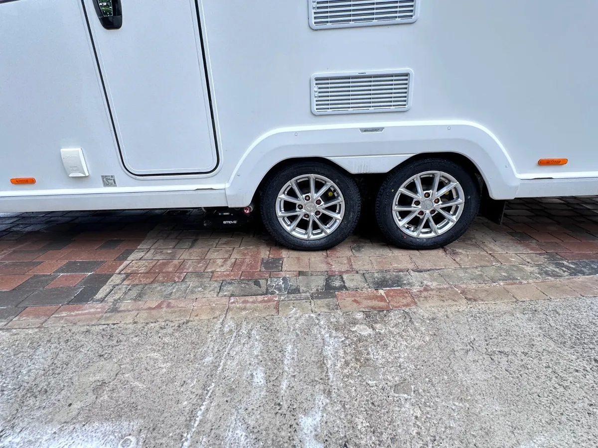 ✨STUNNING SWIFT SPRITE QUATTRO 6 BERTH✨ - Image 2
