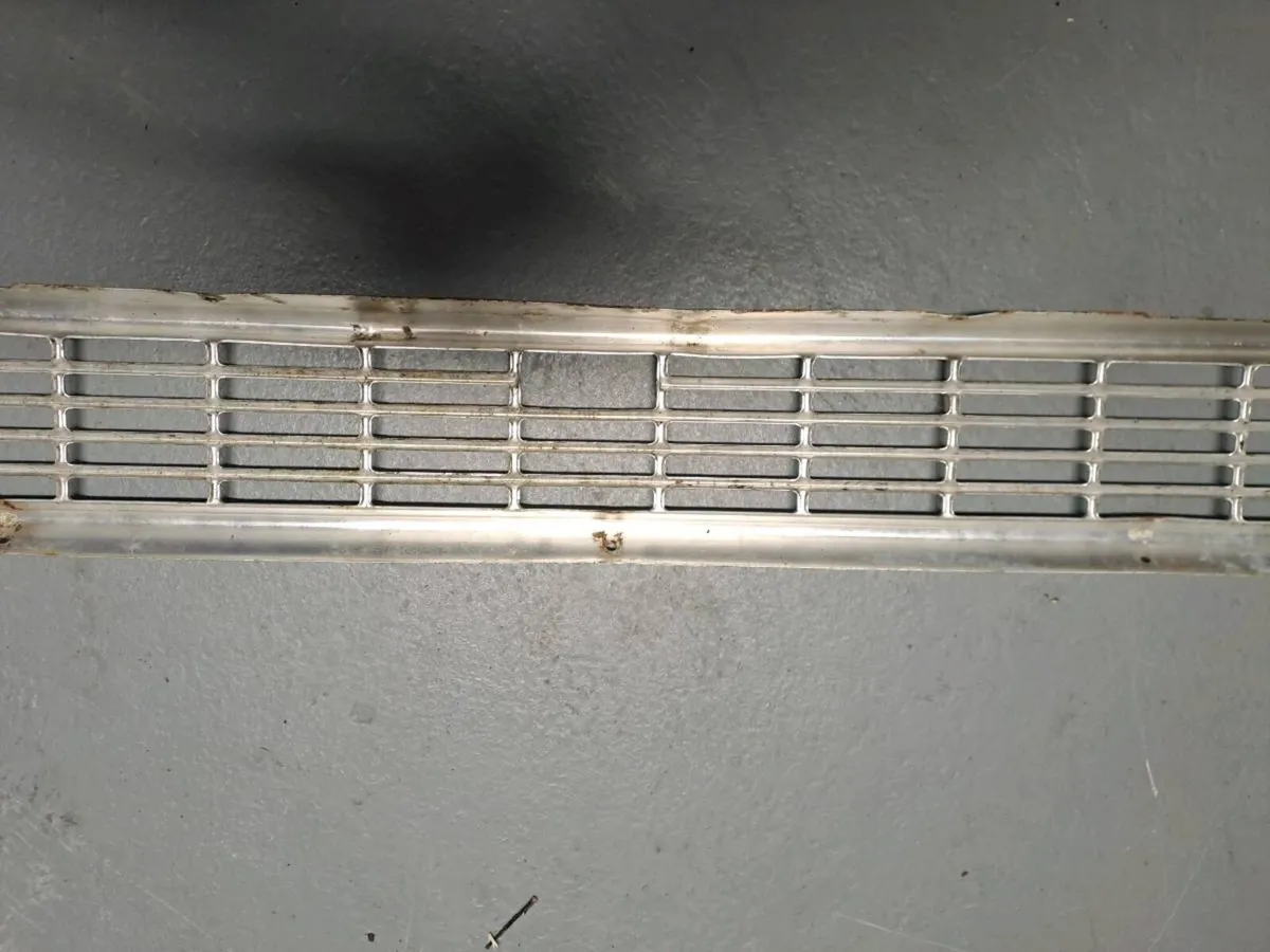 Ford Escort front grill - Image 4