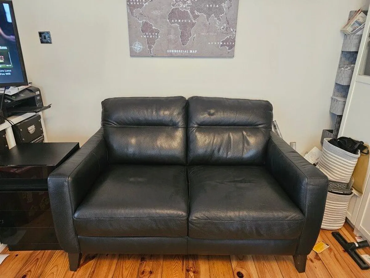 2 seater leather couch - Image 1