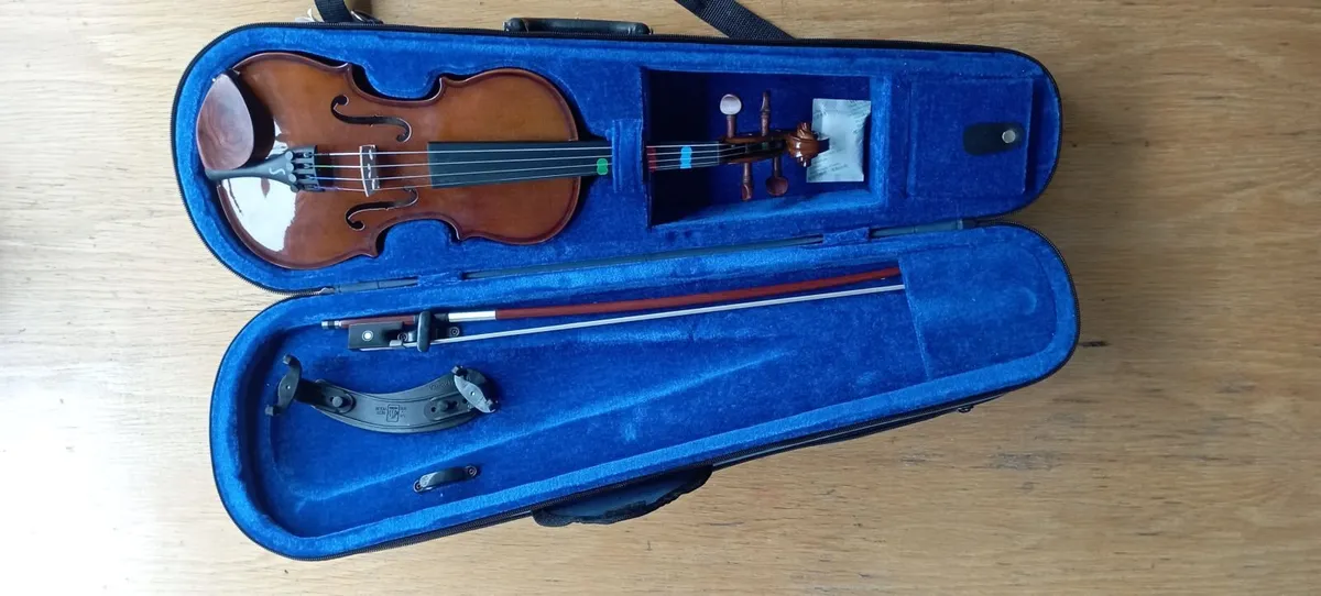 Violin 1/4 size - Image 1