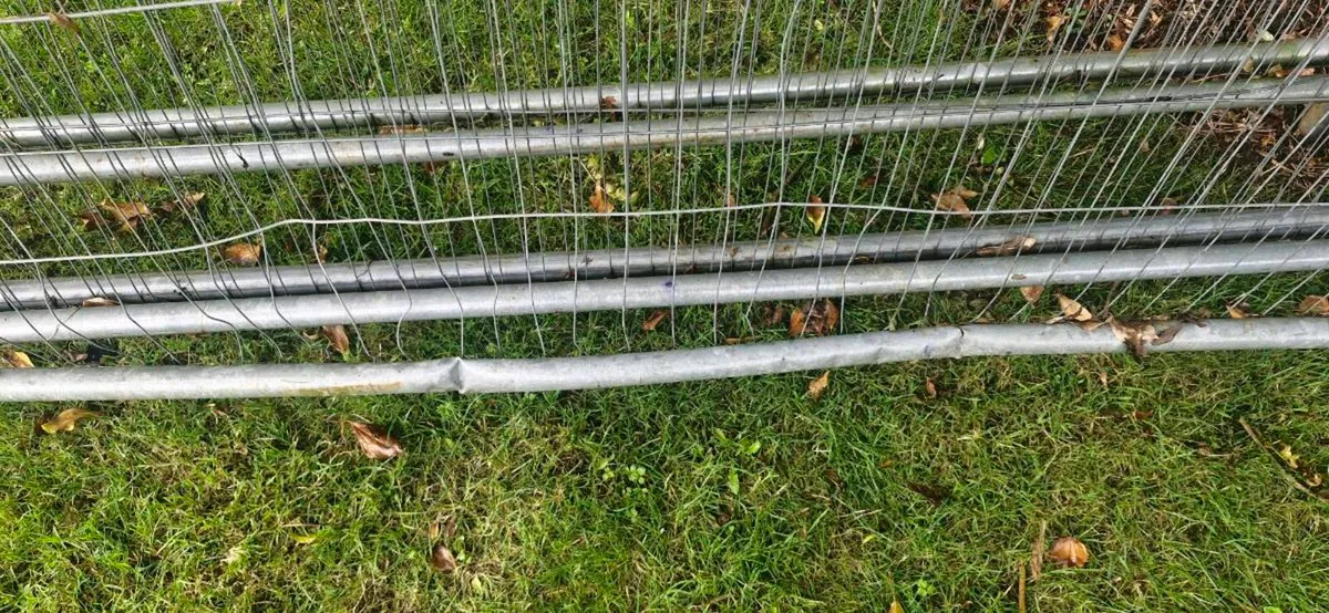 Harris fencing panels x 5 - Image 2