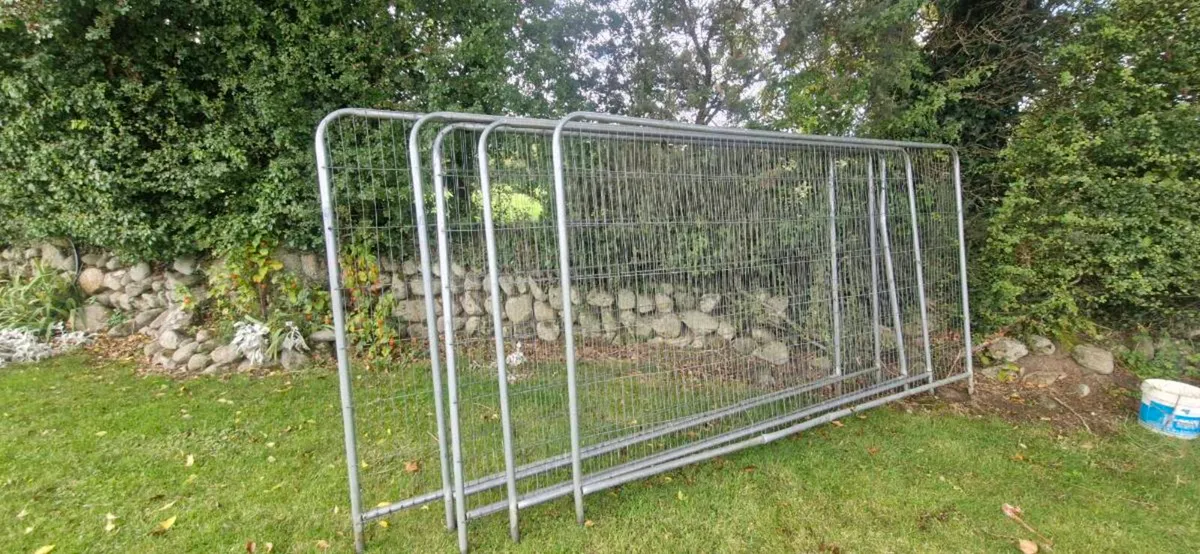 Harris fencing panels x 5 - Image 1