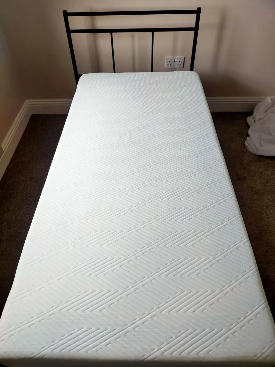 Single Mattress Memory Foam / Bed Frame / Topper - Image 3