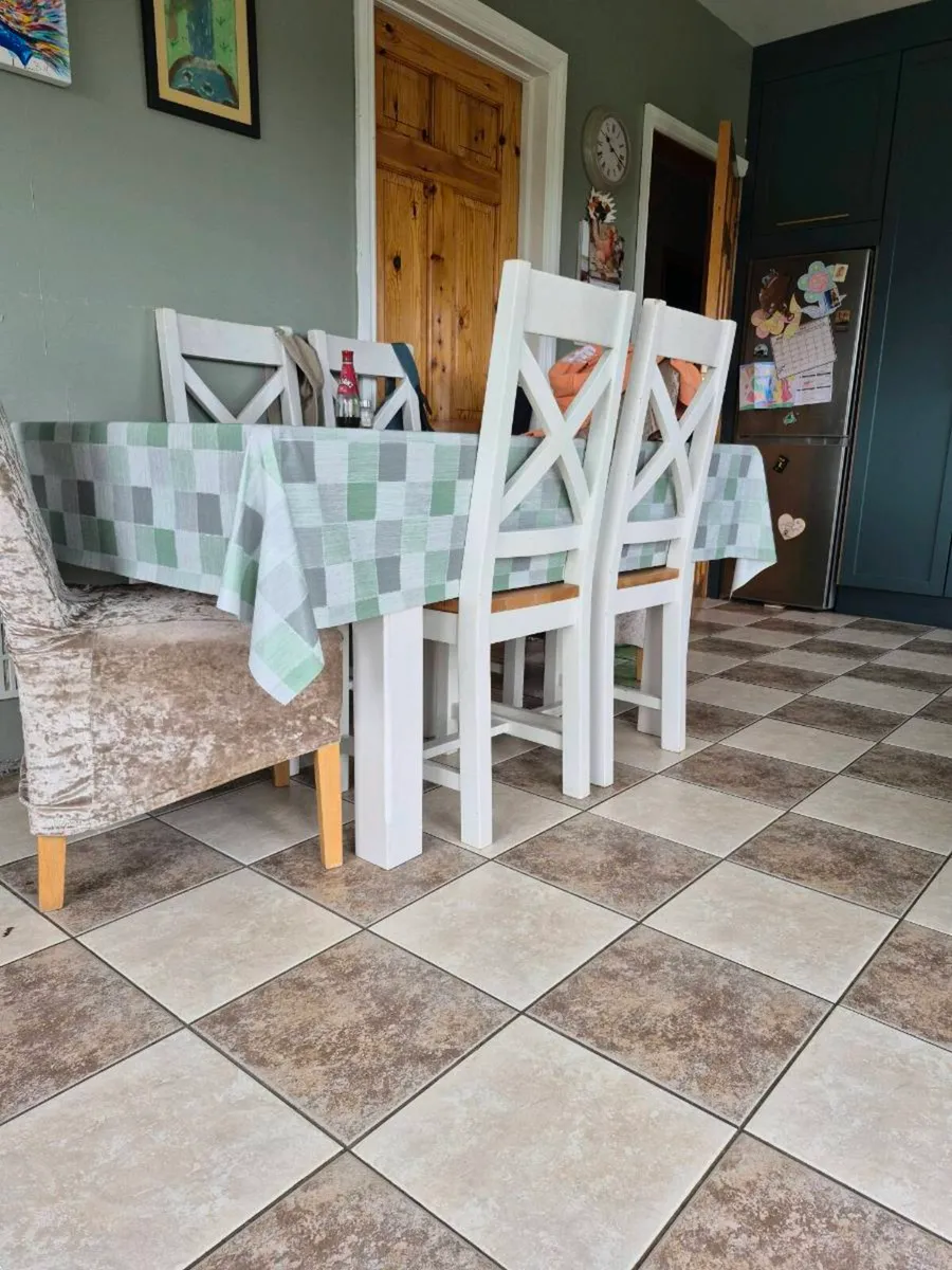 Table & 6 Chairs