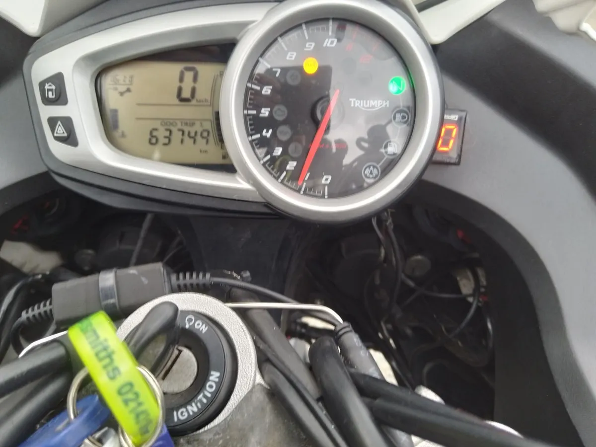 Triumph Tiger Sport 1050  2015 - Image 2