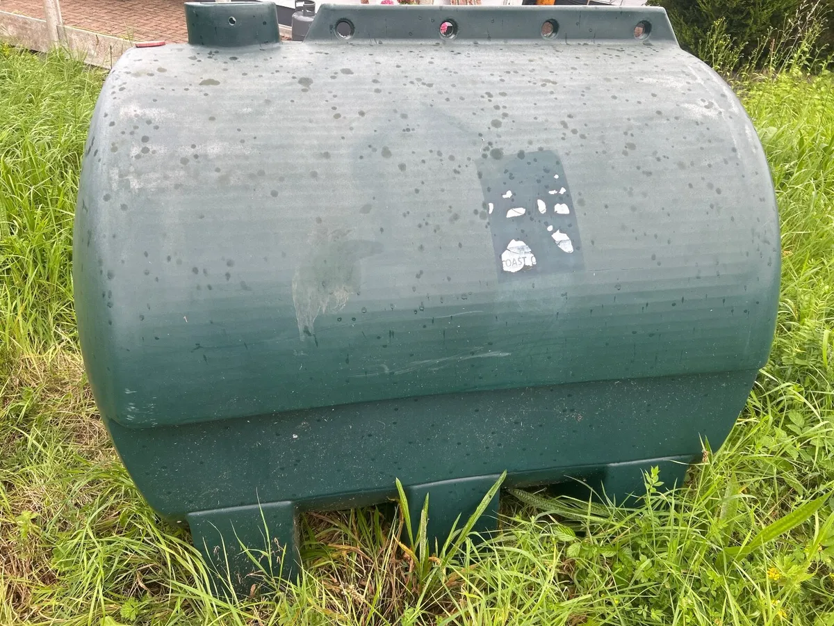 Oil tank - Image 1