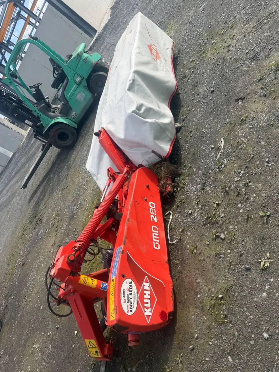 Kuhn cdm280 disc mower - Image 1