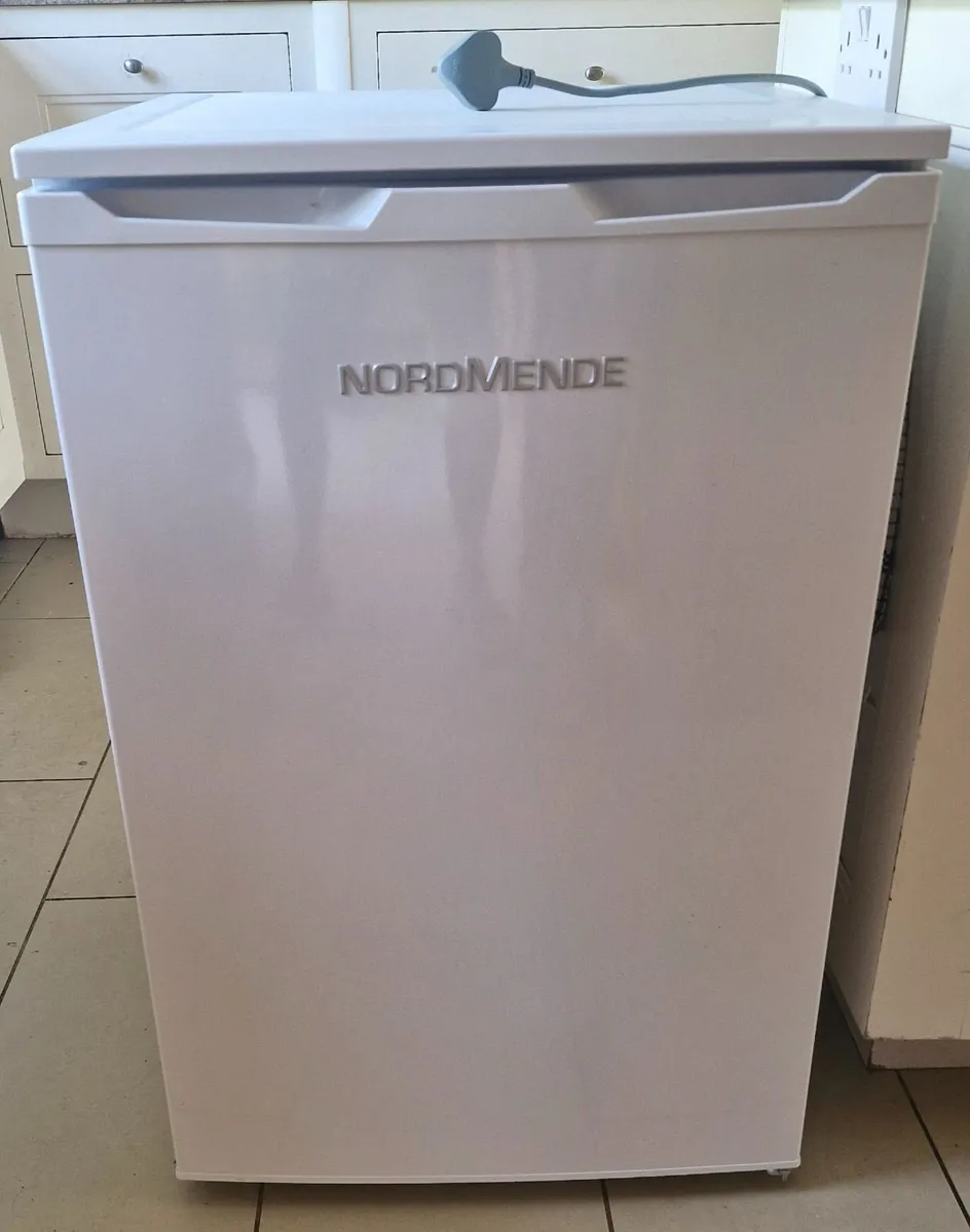 As-new, spotless Nordmende Under Counter Fridge - Image 1