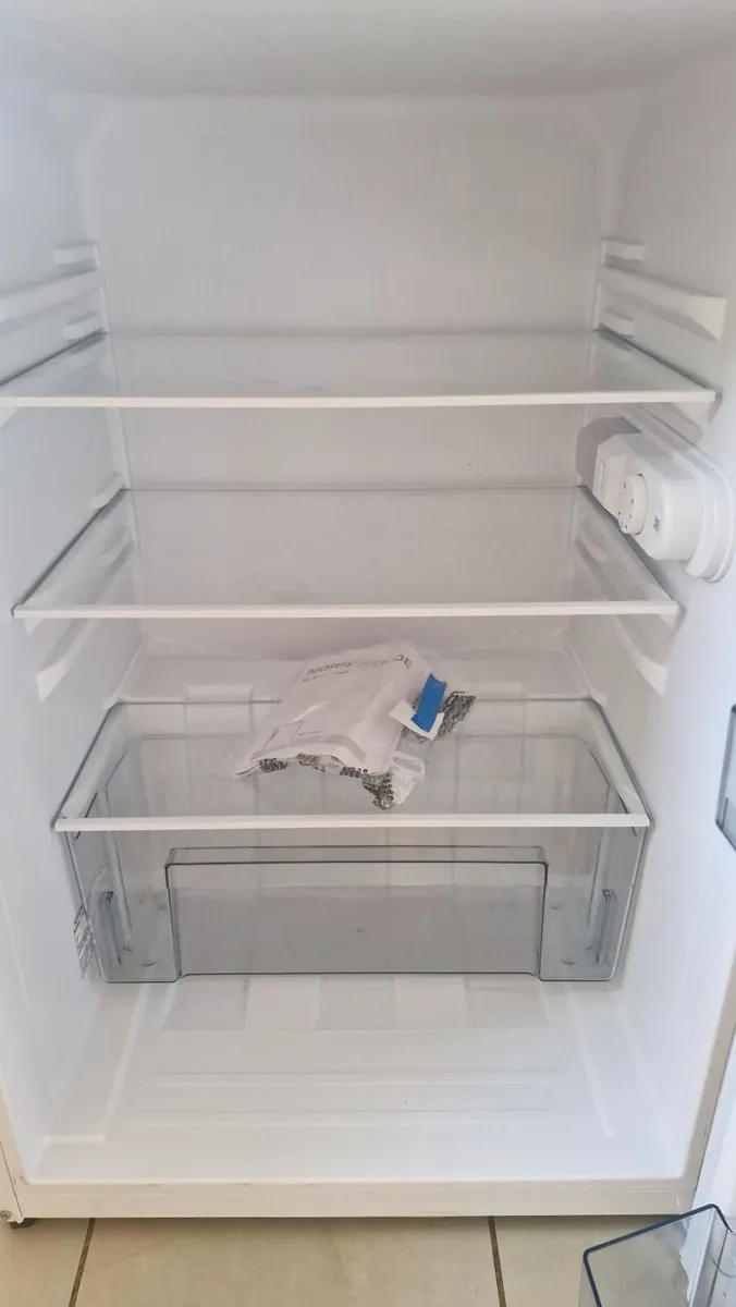 As-new, spotless Nordmende Under Counter Fridge - Image 3