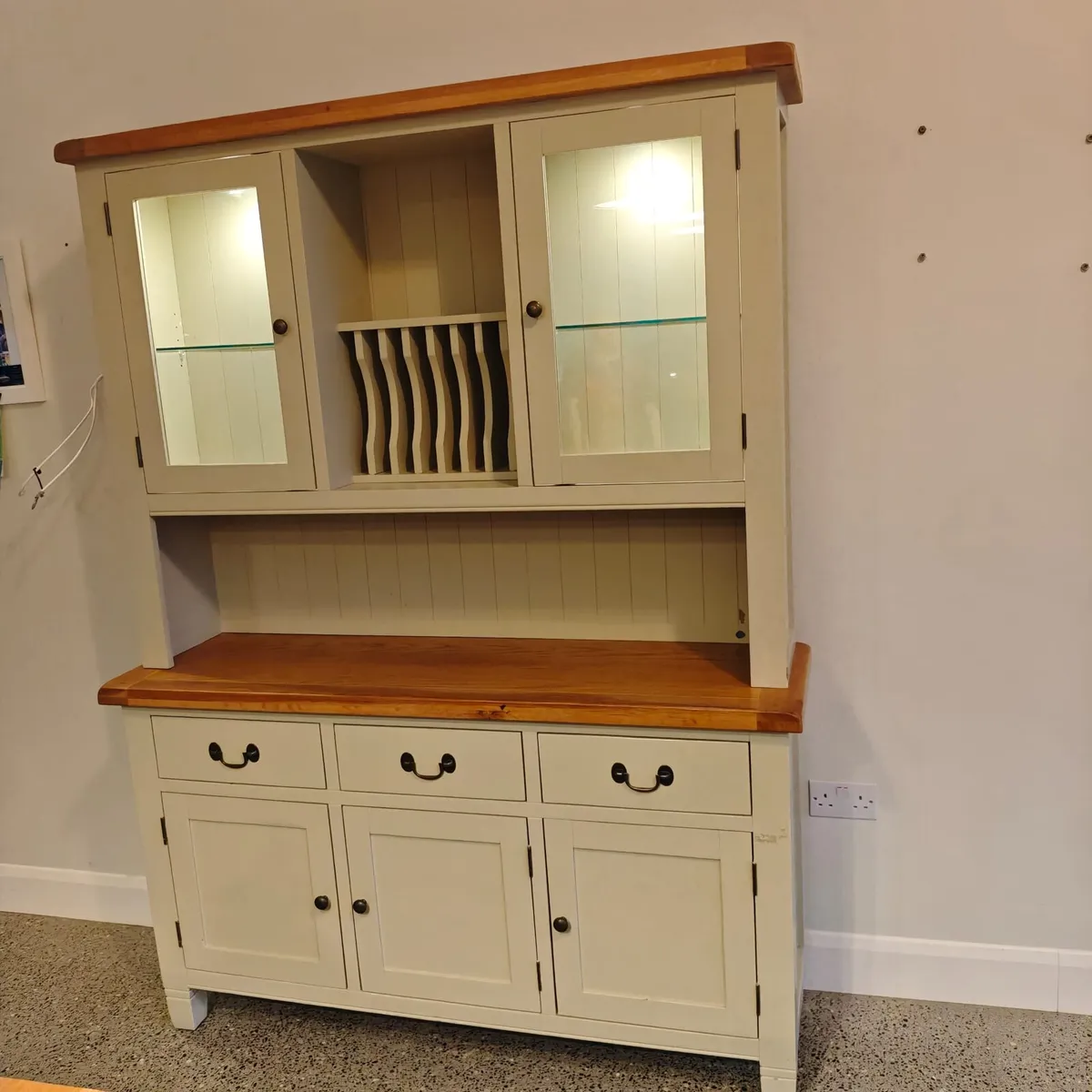 Kitchen dresser - Image 1