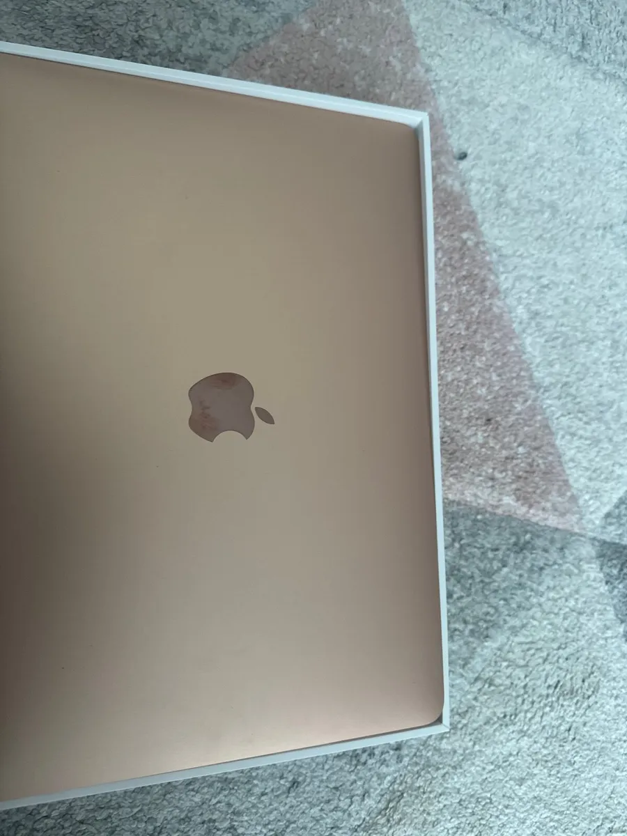 MacBook Air - Image 2