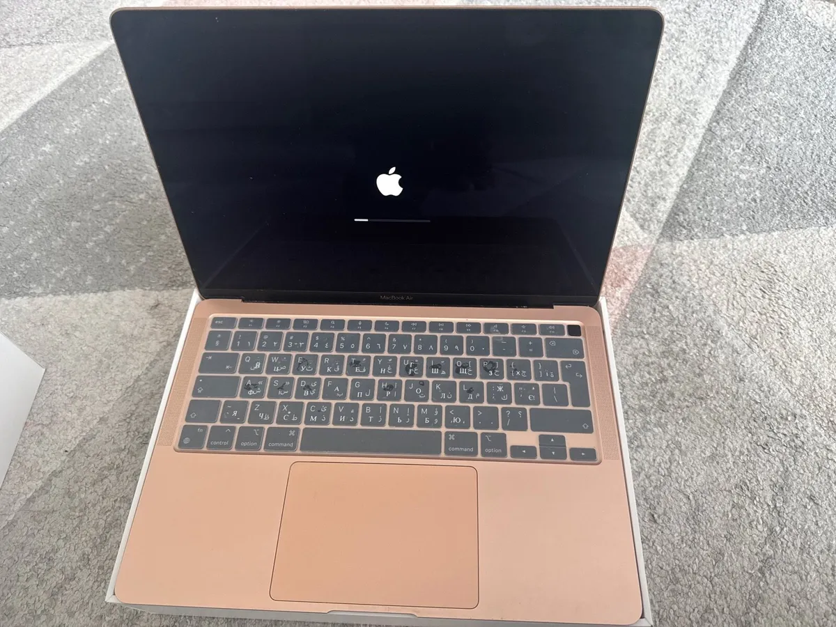 MacBook Air - Image 3