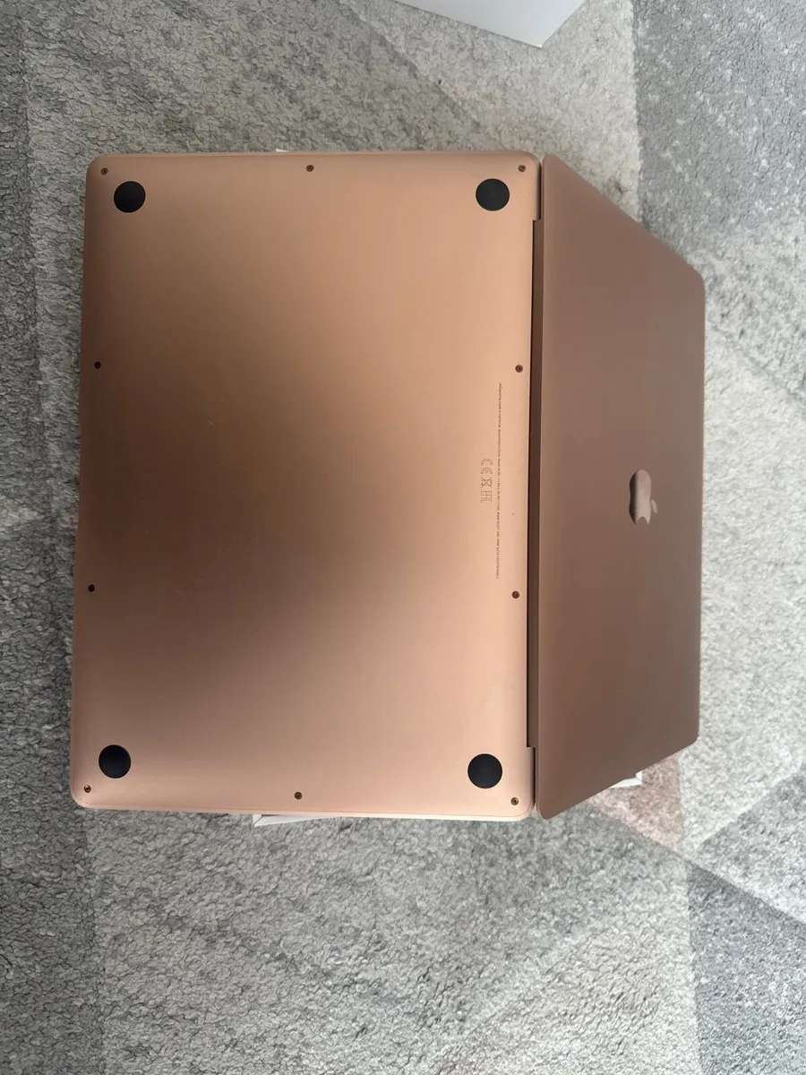 MacBook Air - Image 4