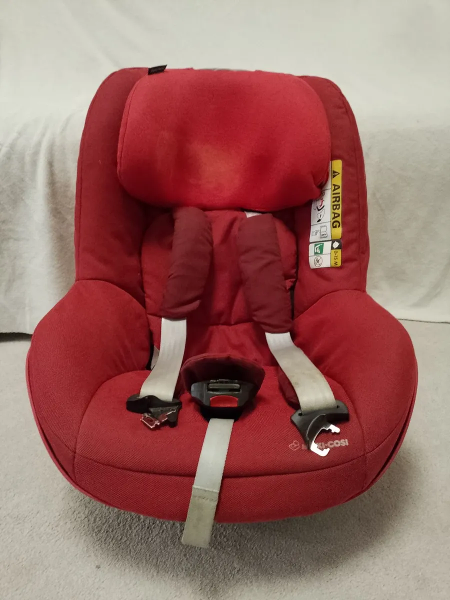 maxi Cosi isofix car seat bundle, - Image 2