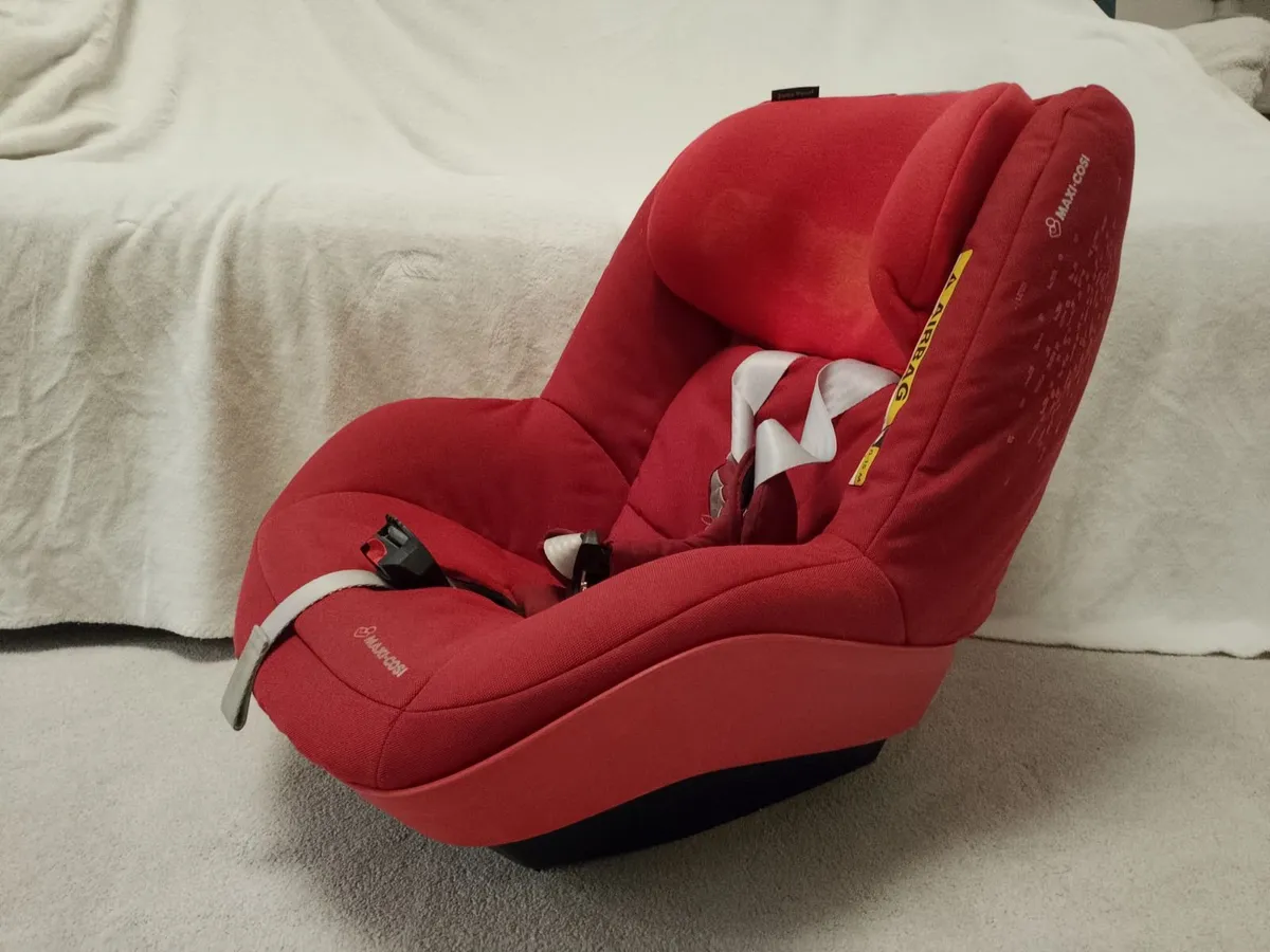 maxi Cosi isofix car seat bundle, - Image 3