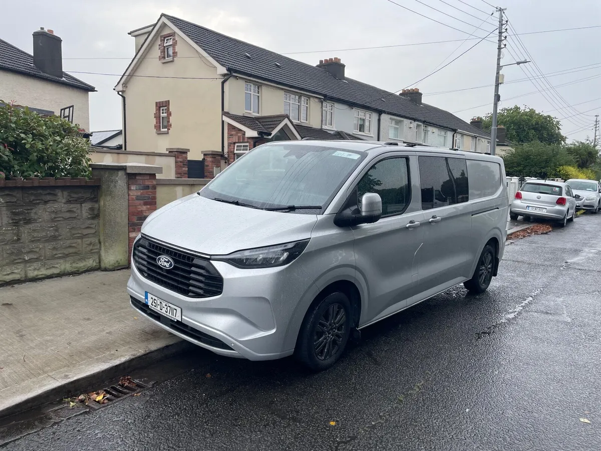 Ford Transit Custom Crew Cab 2025 - Image 2