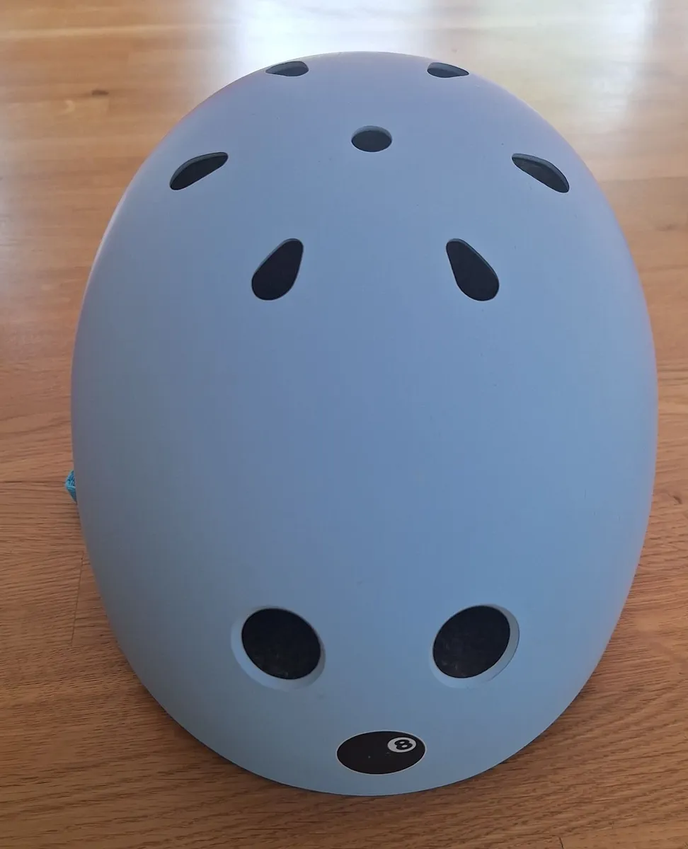 Eight Ball Skate Helmet & 3 Pad Set - Image 3
