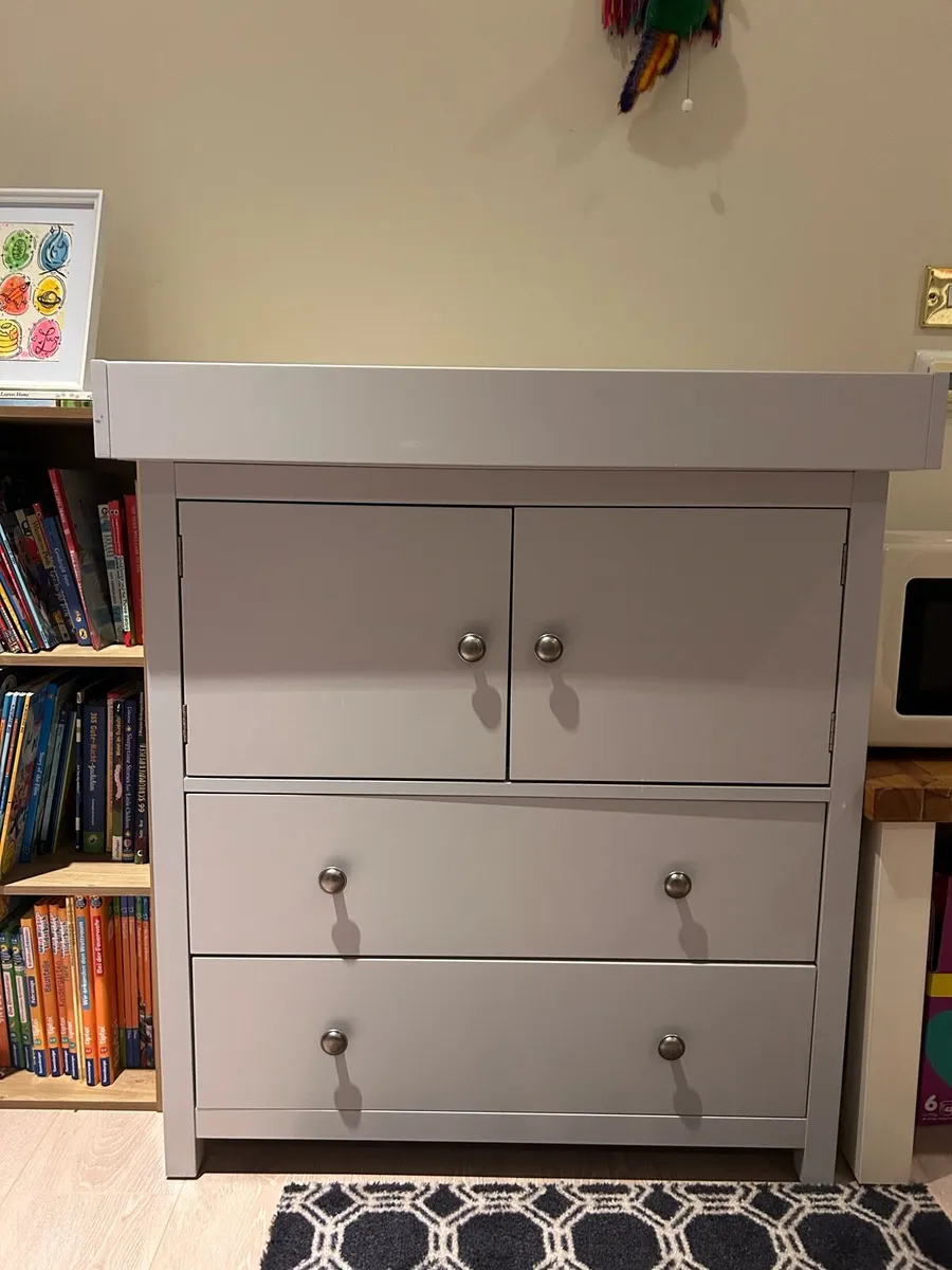 Chest of Drawers with removable changing unit - Image 3
