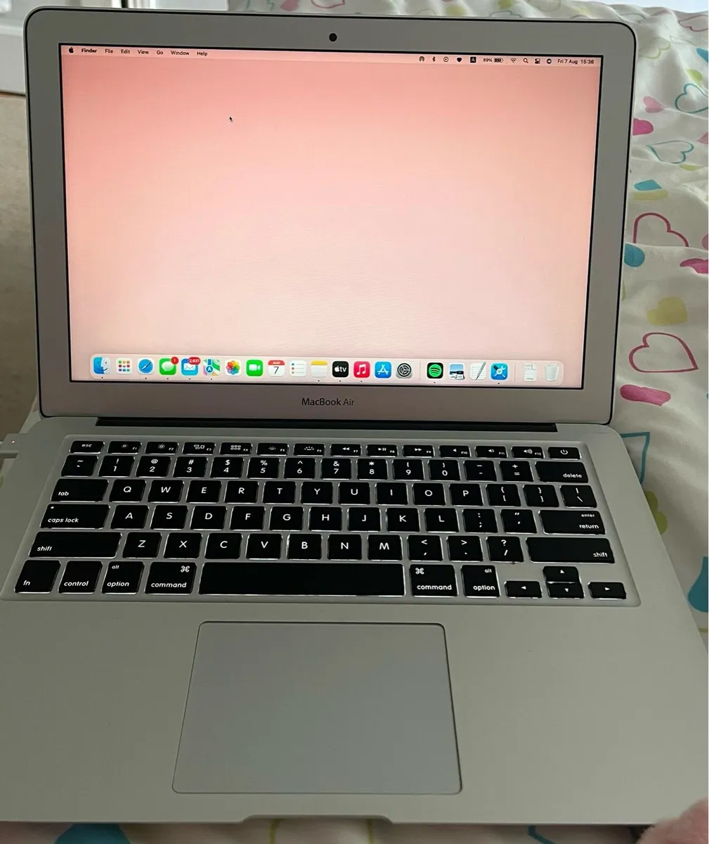Apple MacBook Air 2017 - Image 1