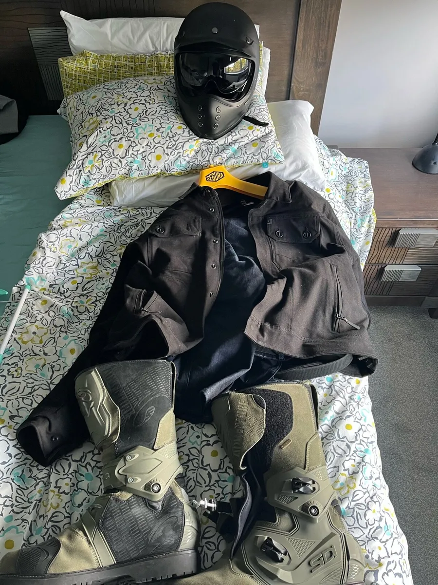 Motorbike boots, helmet & Jacket - Image 1