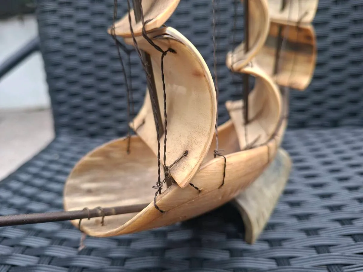 Vintage Bull horn model Sailing Boat - Image 4