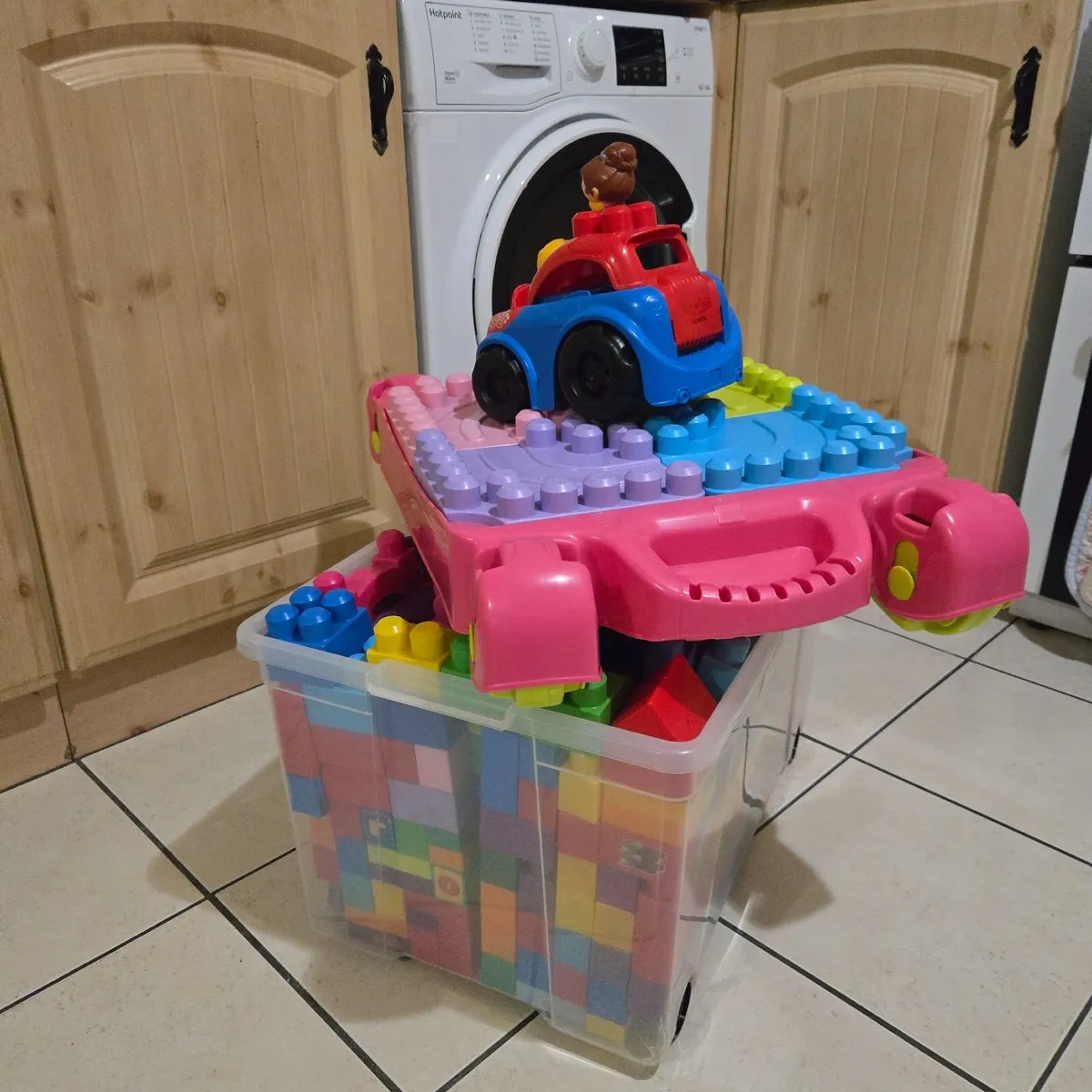 Large box of mega blocks - Image 3