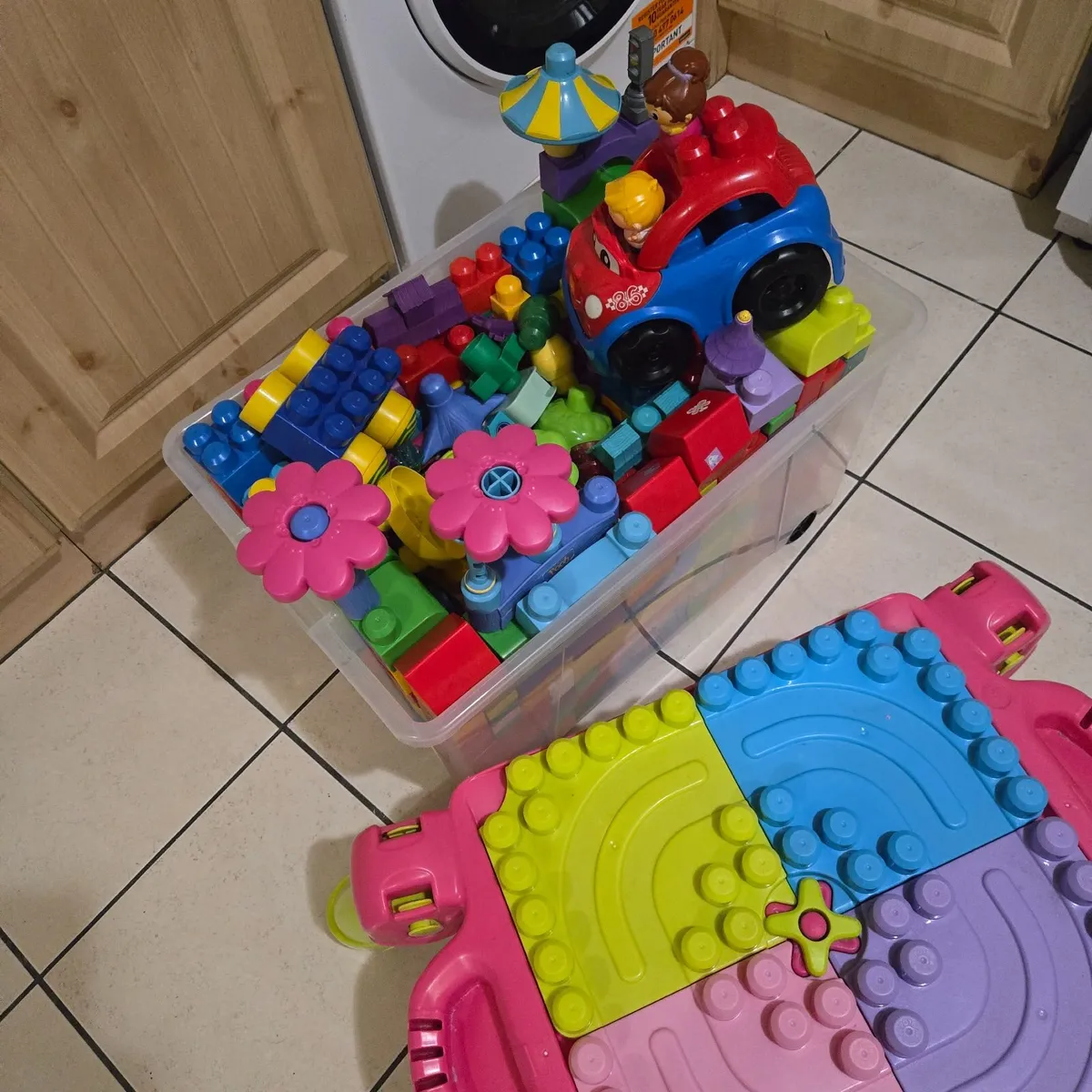 Large box of mega blocks - Image 4