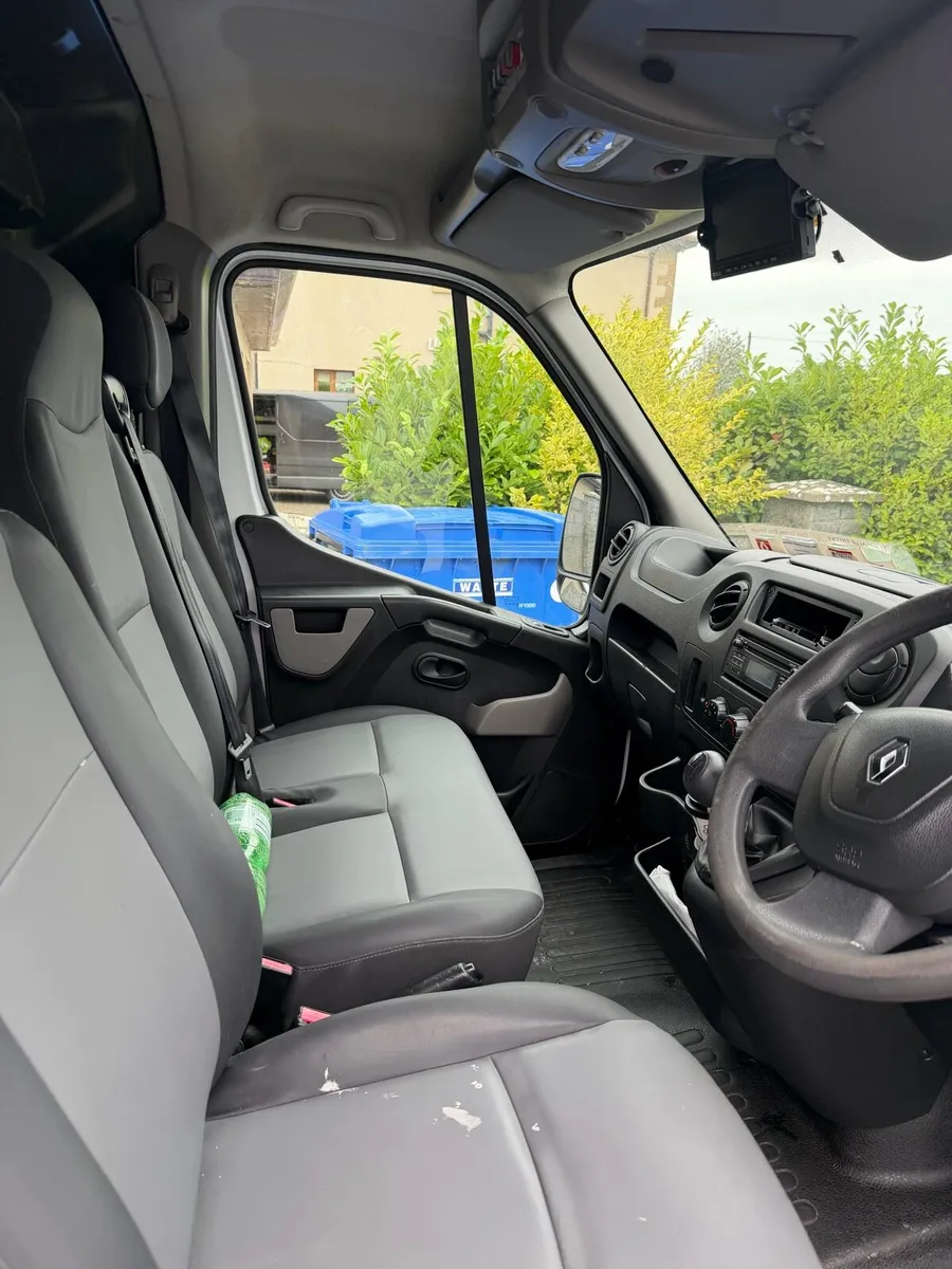 Renault Mater Heist Van - Image 3