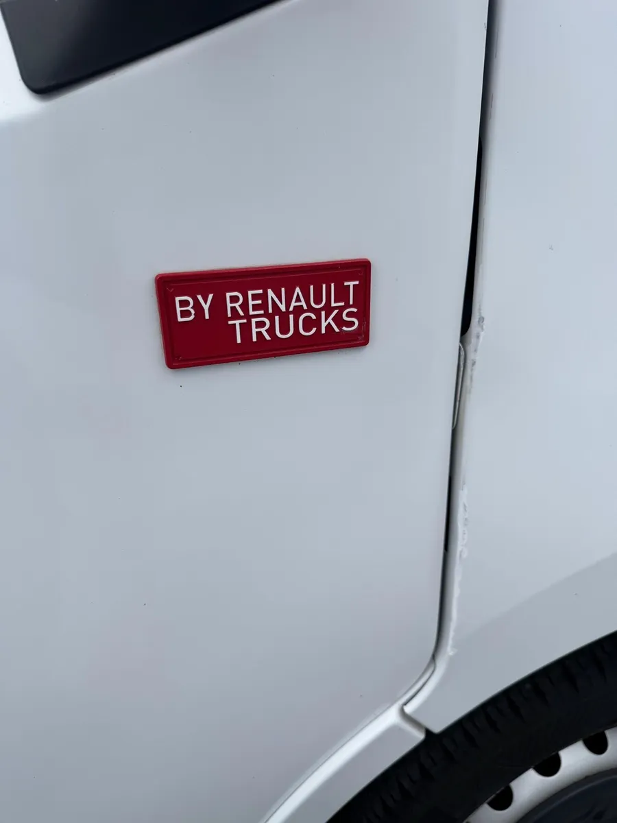 Renault Mater Heist Van - Image 4