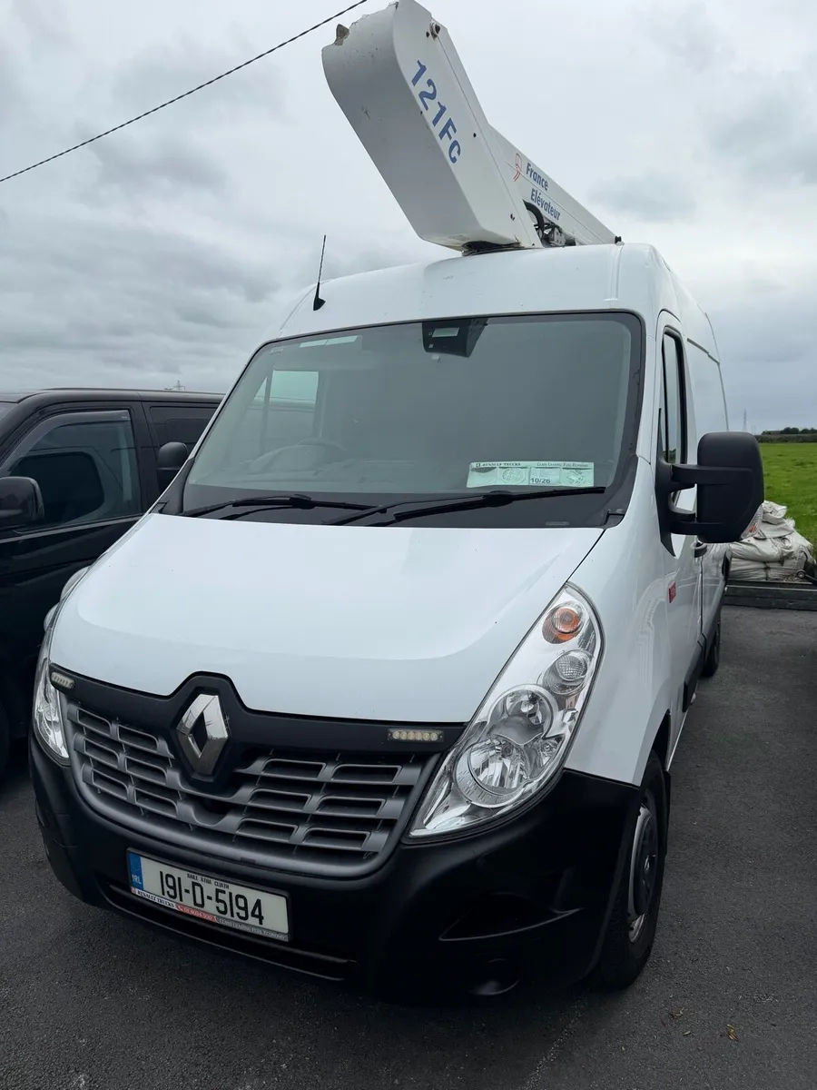 Renault Mater Heist Van - Image 2
