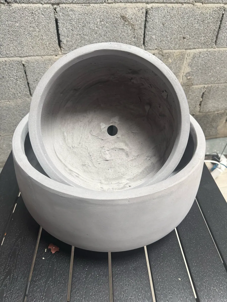 Plant pots - Image 1
