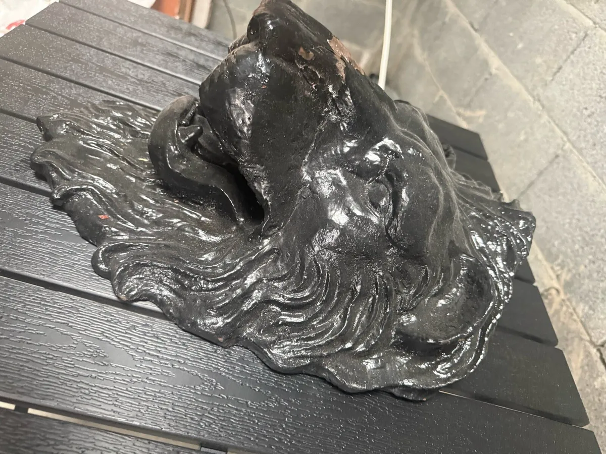 Cast iron lions mask fountain - Image 4