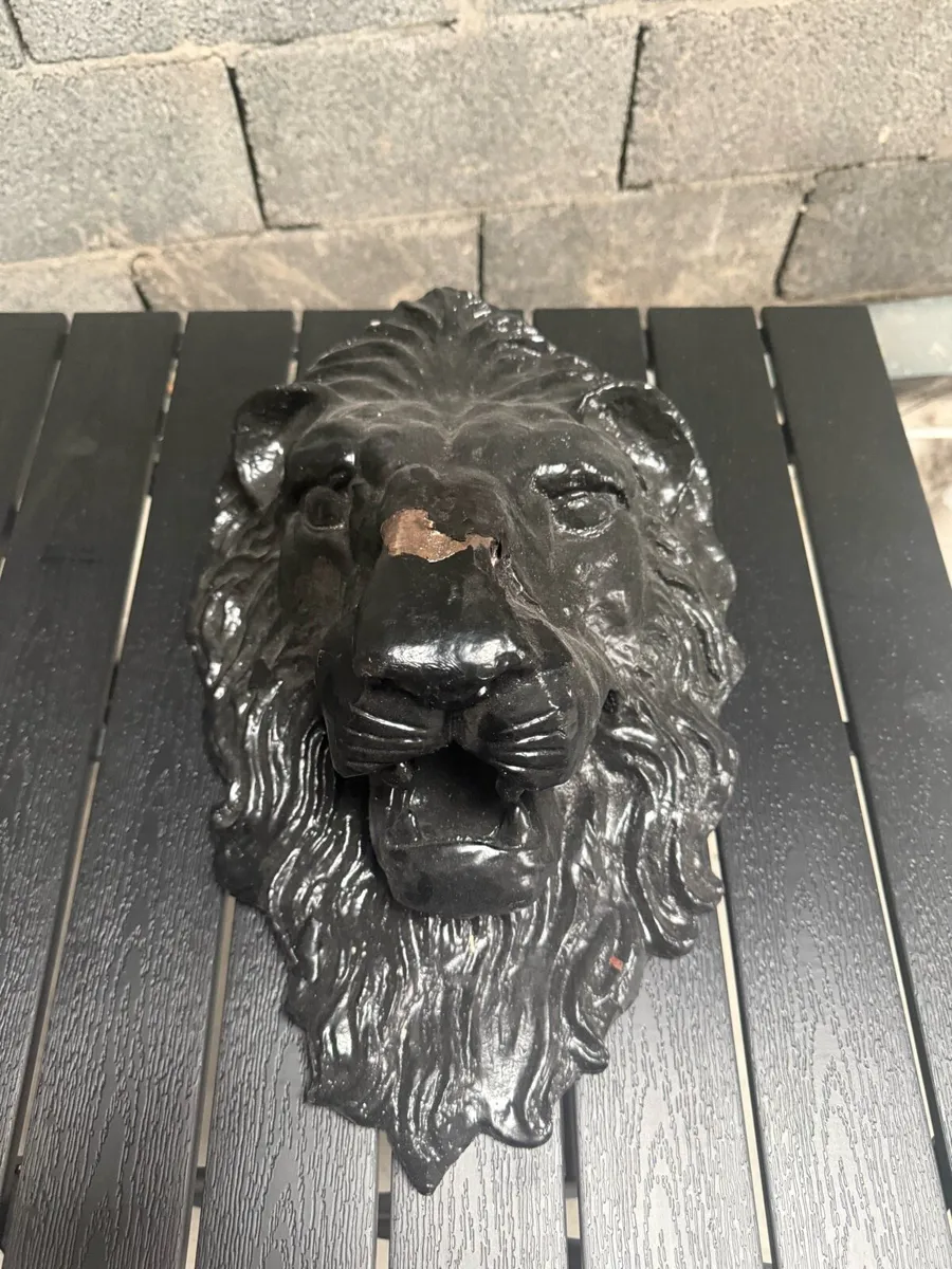 Cast iron lions mask fountain - Image 1