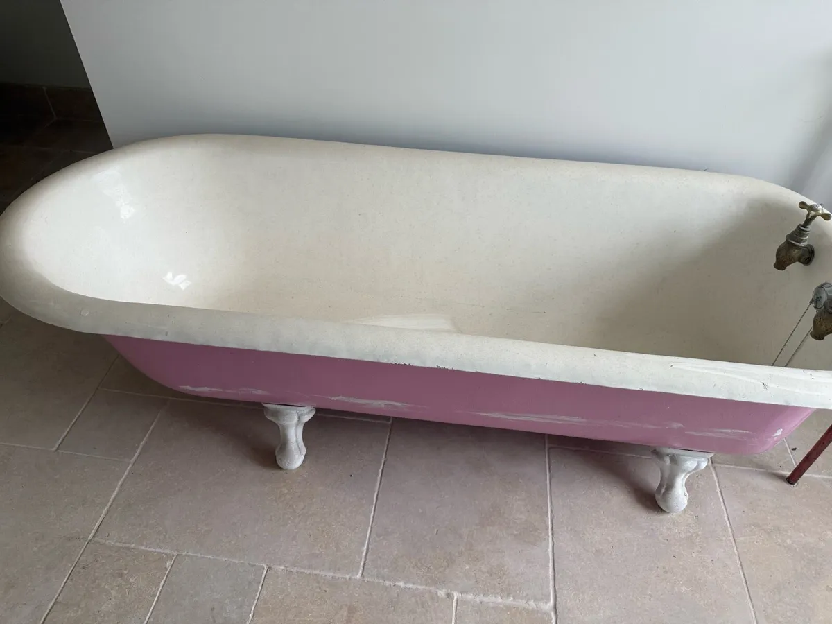 Cast iron roll top bath - Image 3