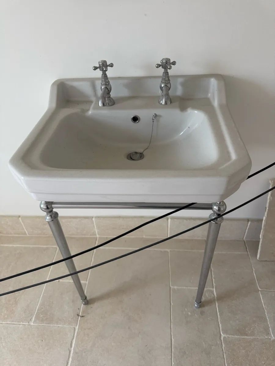 Basin and taps - Image 1