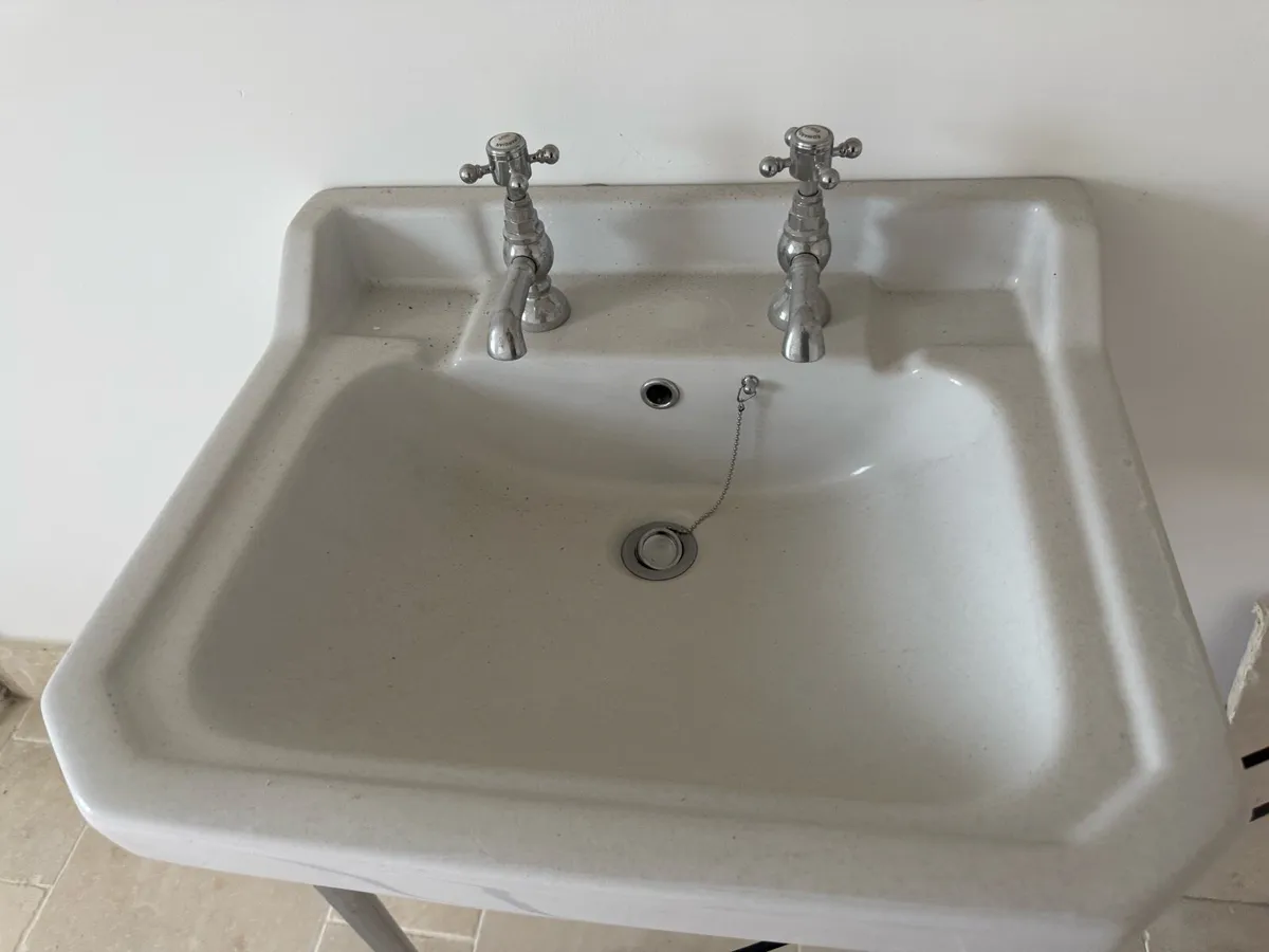 Basin and taps - Image 2