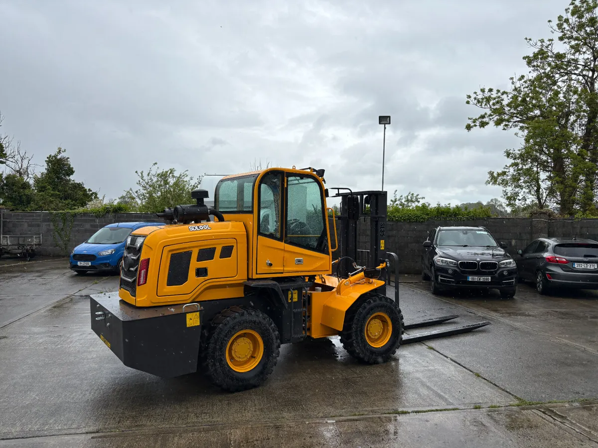 3.5 Ton 4 x 4 Rough Terrain Fork lift.. New/Unused - Image 2
